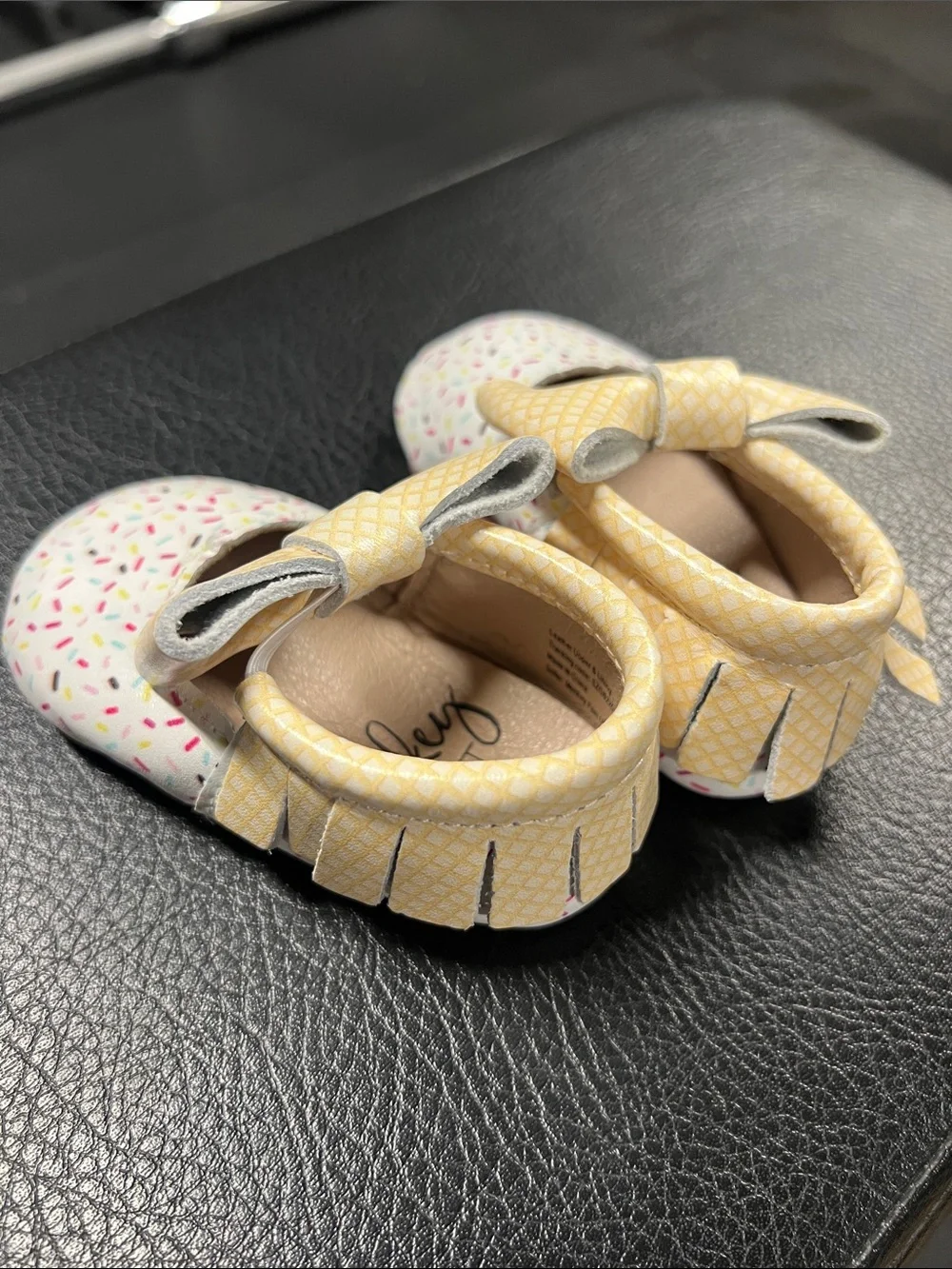 Baby Girls 6-12month size sandals 4 pair like new by monkey feet and old navy